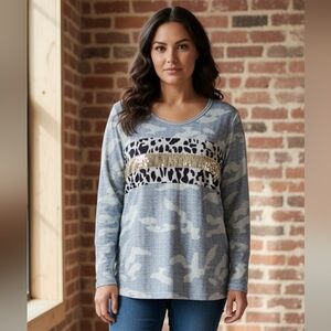 ThreadGood Blue Camo/Animal Print Sequins Long Sleeve Crewneck Top Size Small 🐈